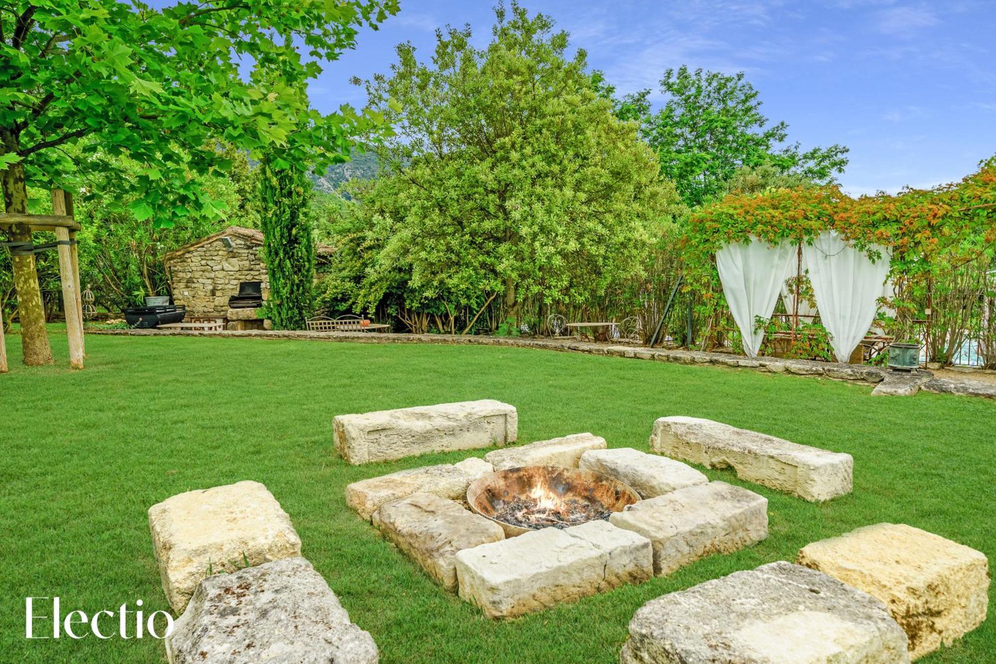 Residence Les Petitons Оппед Экстерьер фото