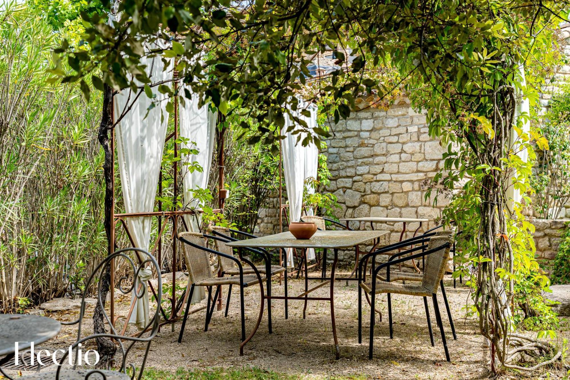 Residence Les Petitons Оппед Экстерьер фото